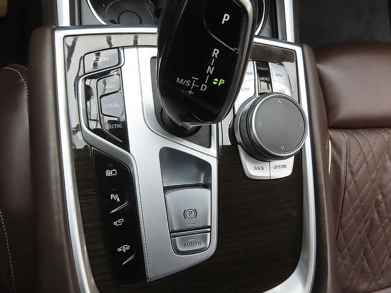 2021 BMW 7 Series 745Le iPerformance Design Pure Excellence photo 13