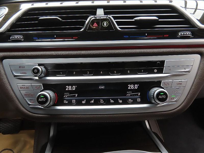 2021 BMW 7 Series 745Le iPerformance Design Pure Excellence photo 14