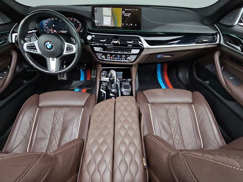 2021 BMW 5 Series M550i xDrive photo 7