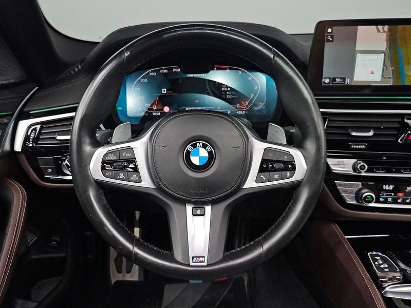 2021 BMW 5 Series M550i xDrive photo 15