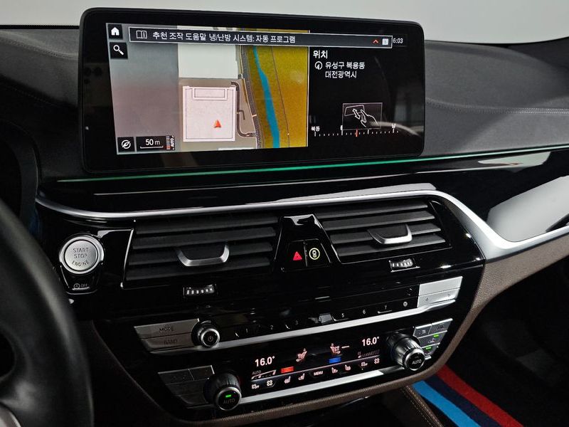 2021 BMW 5 Series M550i xDrive photo 16