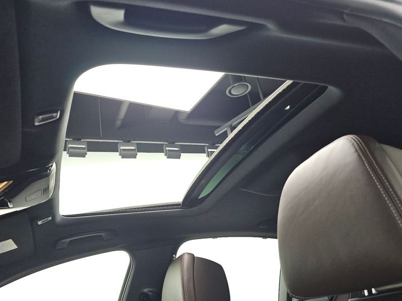 2021 BMW 5 Series M550i xDrive photo 18