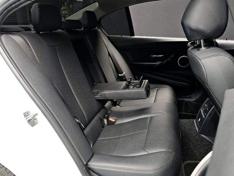 2018 BMW 3 Series 320d photo 11