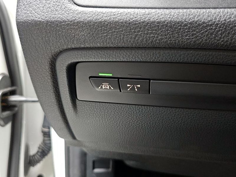 2018 BMW 3 Series 320d photo 17