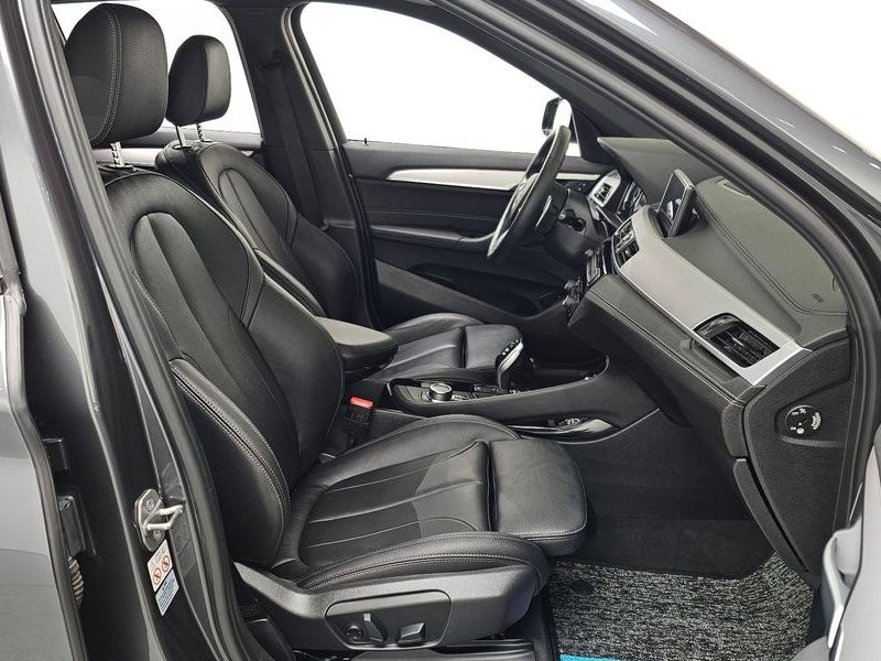 2022 BMW X1 xDrive 20i M Sport photo 11