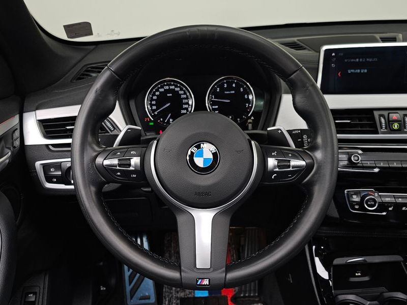 2022 BMW X1 xDrive 20i M Sport photo 13