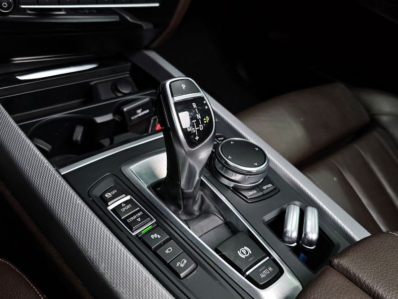 2018 BMW X5 xDrive 30d M Sport package photo 9