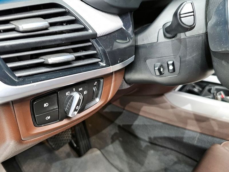 2018 BMW X5 xDrive 30d M Sport package photo 16