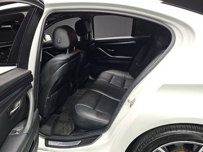 2016 BMW 5 Series 520d M Aero Dynamic photo 11