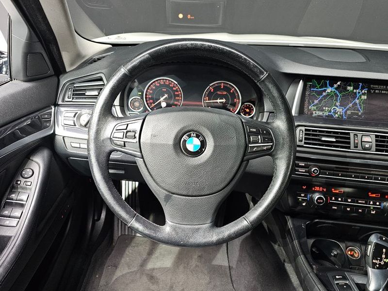 2016 BMW 5 Series 520d M Aero Dynamic photo 14