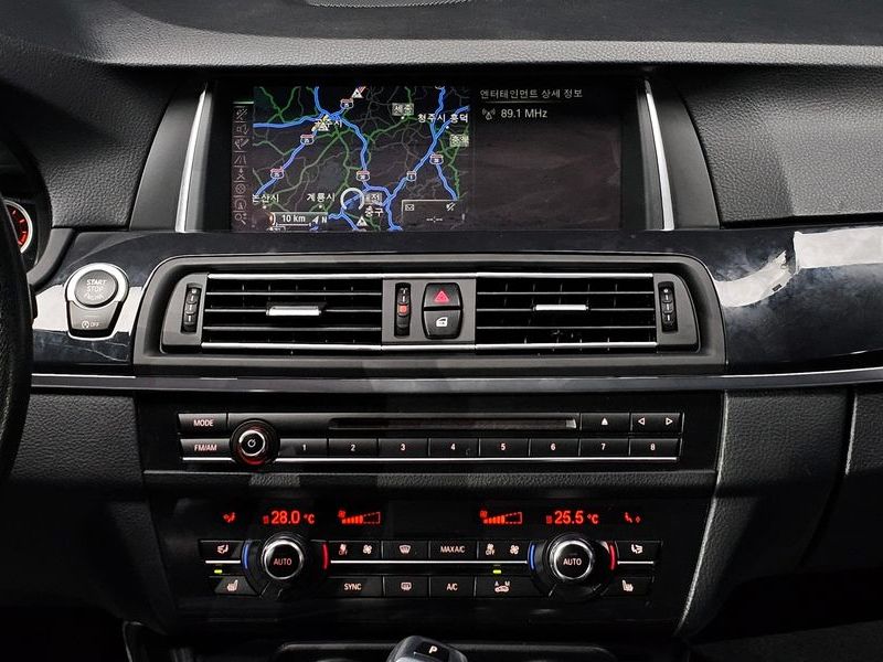 2016 BMW 5 Series 520d M Aero Dynamic photo 16