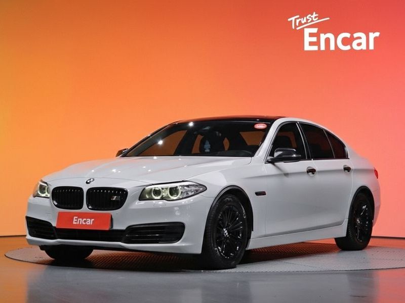 2014 BMW 5 Series 520d photo 1
