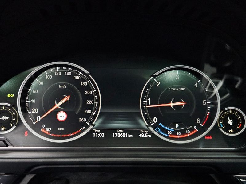 2014 BMW 5 Series 520d photo 8