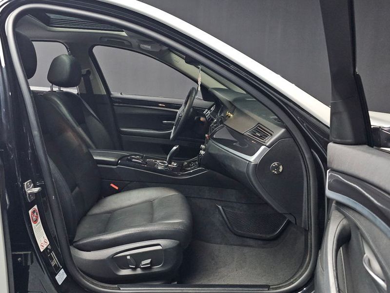 2014 BMW 5 Series 520d photo 11