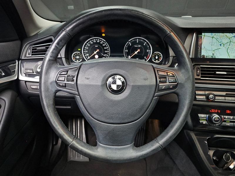 2014 BMW 5 Series 520d photo 13