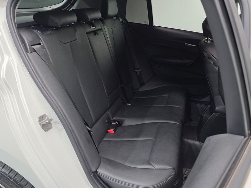 2017 BMW 1 Series 118d Sport 5Door photo 11