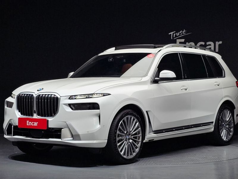 2025 BMW X7 xDrive 40i Design Pure Excellence 6-Seater photo 1