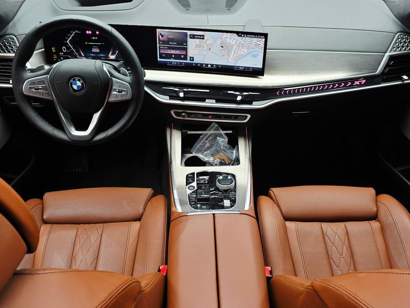 2025 BMW X7 xDrive 40i Design Pure Excellence 6-Seater photo 7