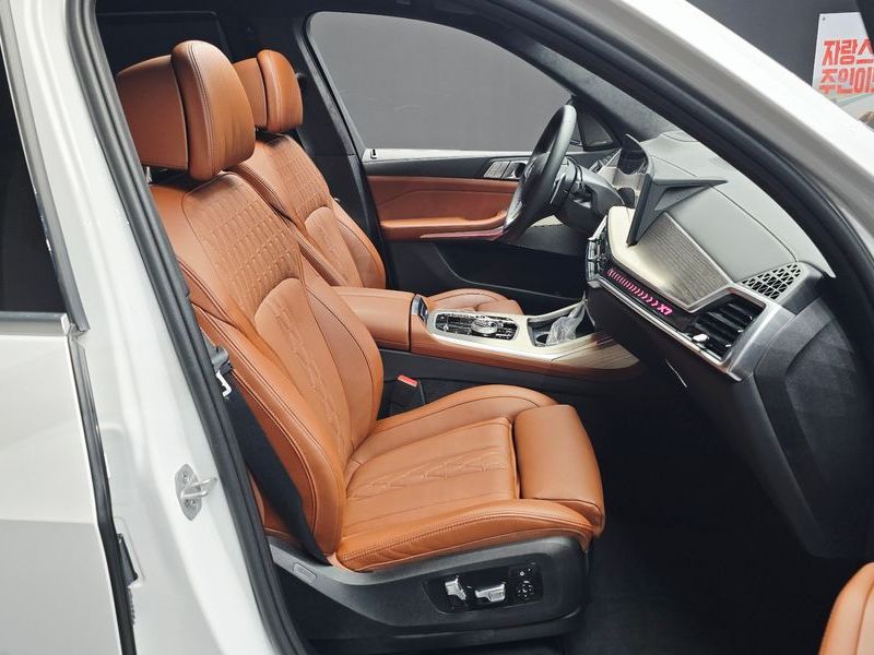 2025 BMW X7 xDrive 40i Design Pure Excellence 6-Seater photo 12