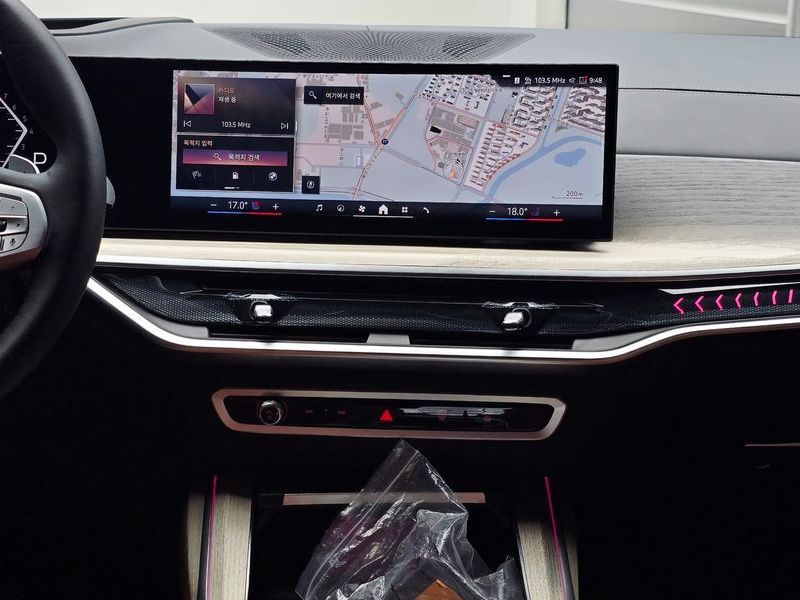 2025 BMW X7 xDrive 40i Design Pure Excellence 6-Seater photo 19