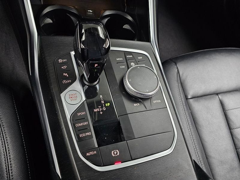 2021 BMW 3 Series 320i Luxury photo 9