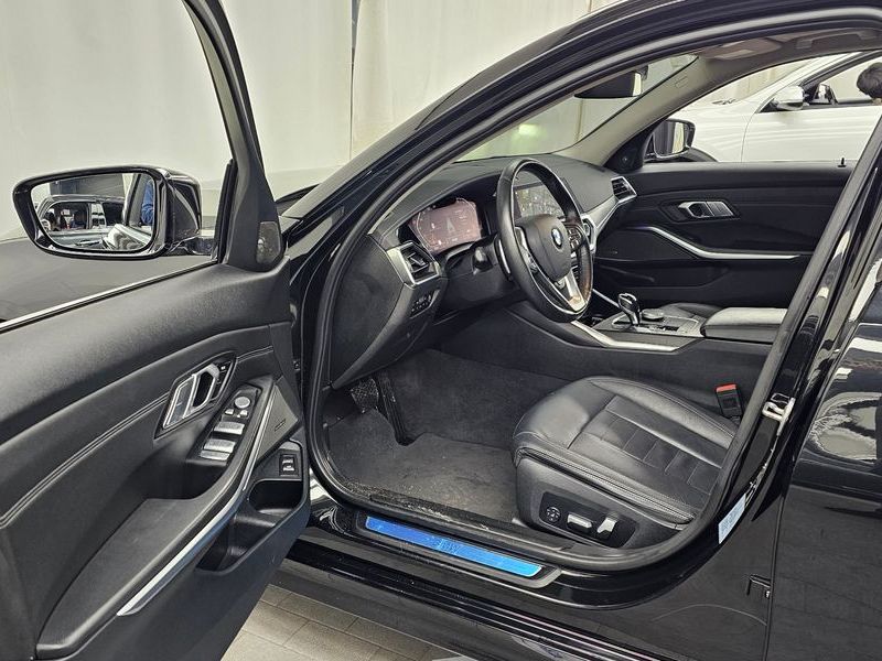 2021 BMW 3 Series 320i Luxury photo 10