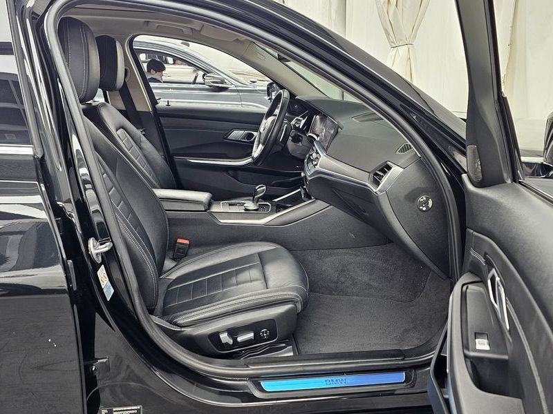 2021 BMW 3 Series 320i Luxury photo 11