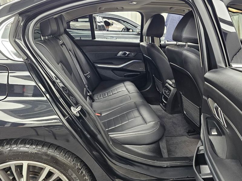2021 BMW 3 Series 320i Luxury photo 12