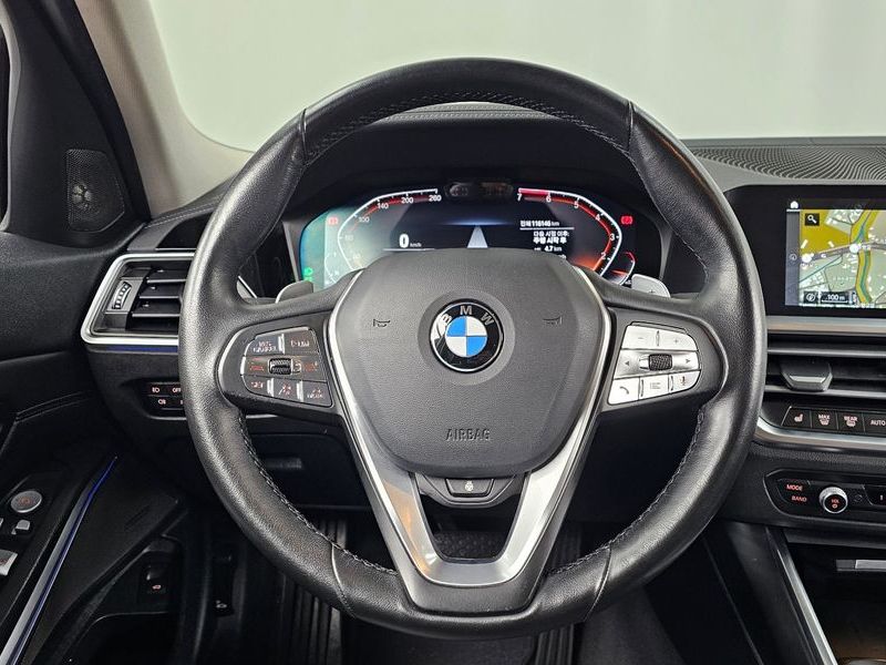 2021 BMW 3 Series 320i Luxury photo 13