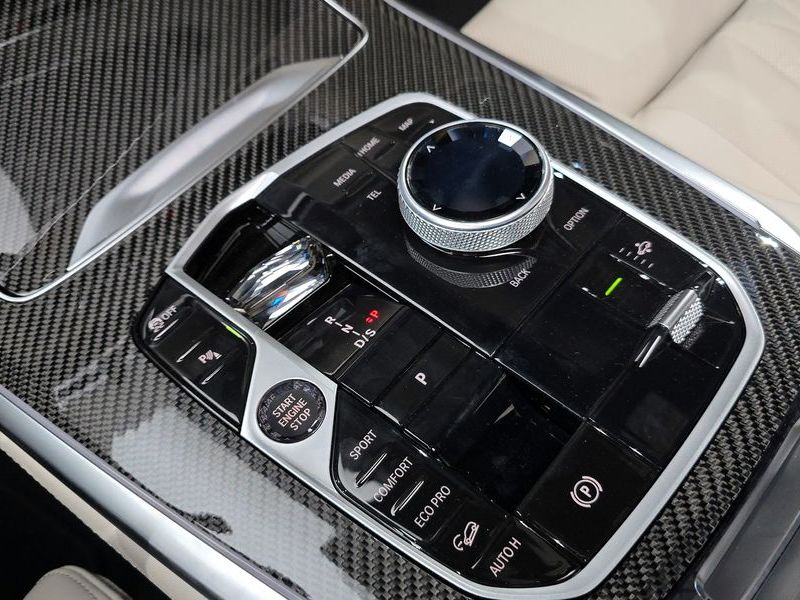 2026 BMW X7 xDrive 40d M Sport 6STR photo 9