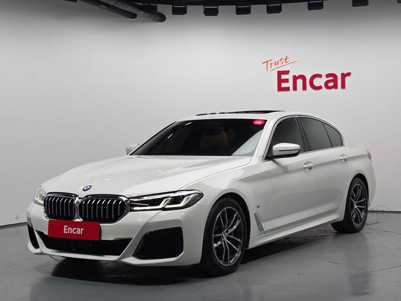 2022 BMW 5 Series 520i M Sport photo 1