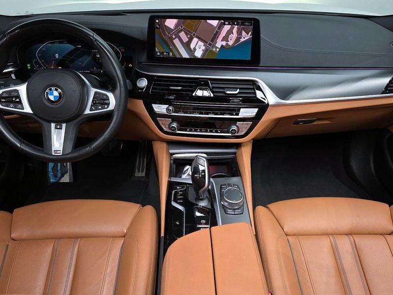 2022 BMW 5 Series 520i M Sport photo 7