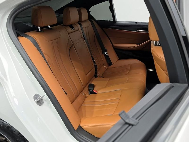2022 BMW 5 Series 520i M Sport photo 12