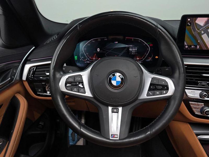 2022 BMW 5 Series 520i M Sport photo 13