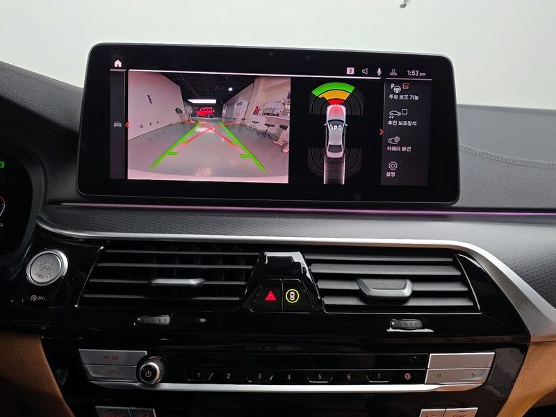 2022 BMW 5 Series 520i M Sport photo 14