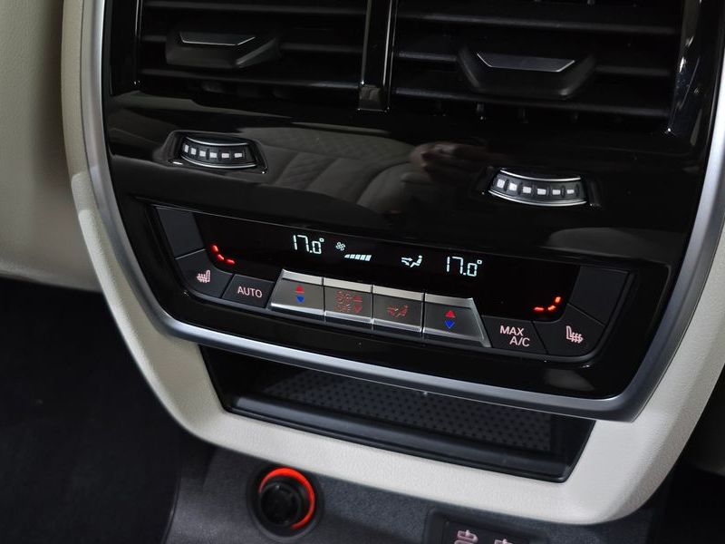 2026 BMW X7 xDrive 40i M Sport 6STR photo 18