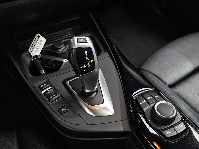 2016 BMW 1 Series 118d Sport 5Door photo 9