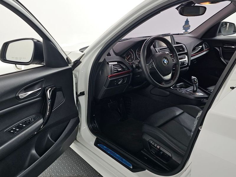 2016 BMW 1 Series 118d Sport 5Door photo 10
