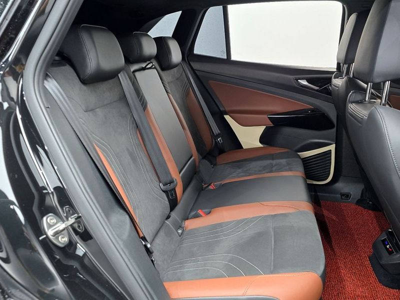 2023 Volkswagen ID.4 Pro photo 11