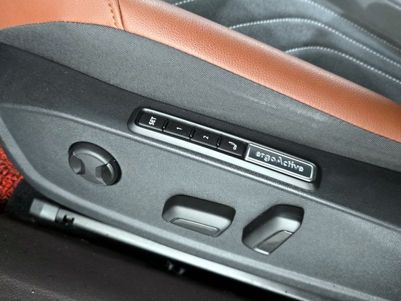 2023 Volkswagen ID.4 Pro photo 17