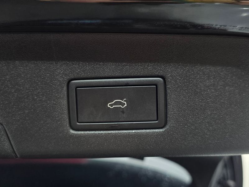 2023 Volkswagen ID.4 Pro photo 19
