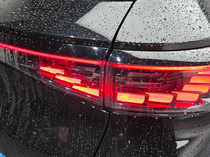 2023 Volkswagen ID.4 Pro photo 23