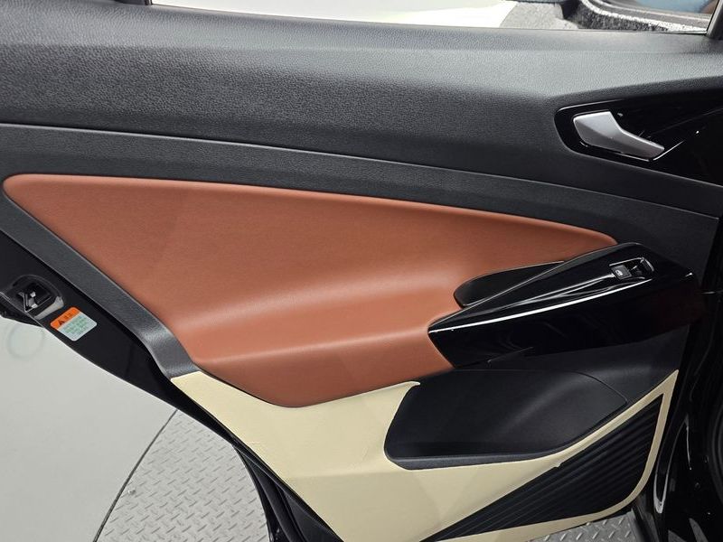2023 Volkswagen ID.4 Pro photo 25