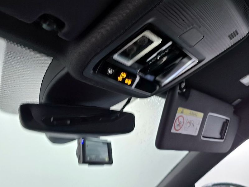 2023 Volkswagen ID.4 Pro photo 27