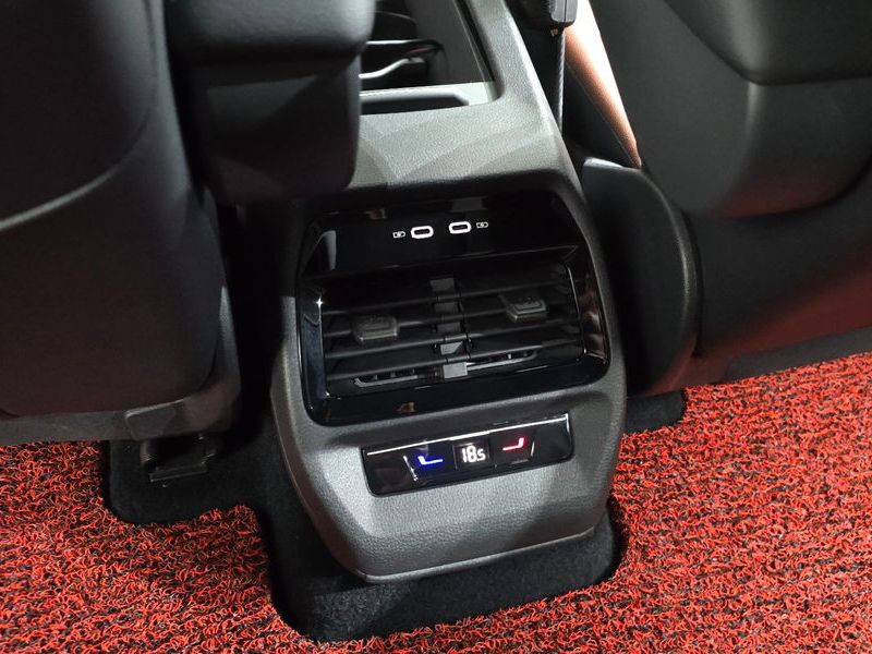 2023 Volkswagen ID.4 Pro photo 30