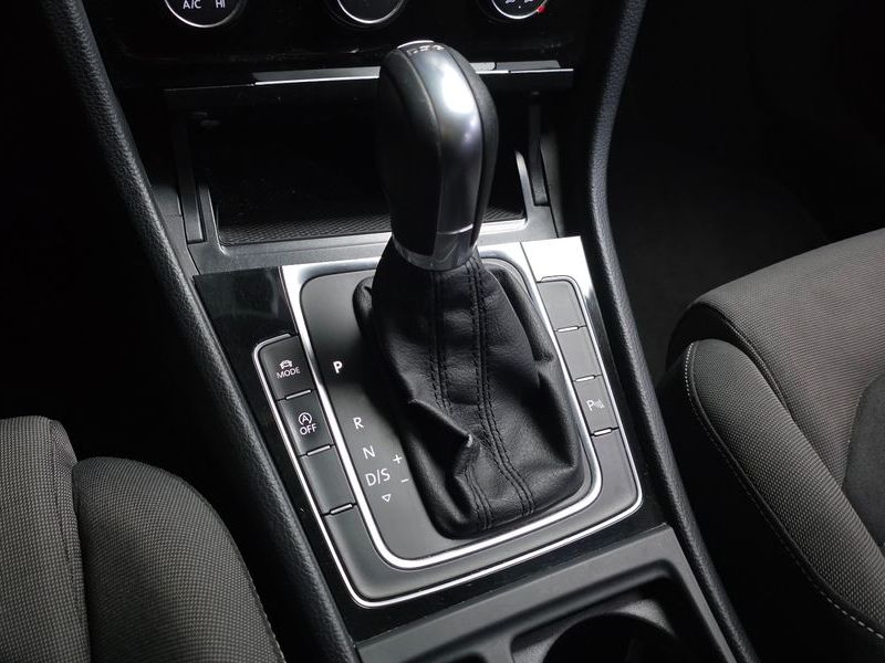 2014 Volkswagen Golf 1.6 TDI photo 9