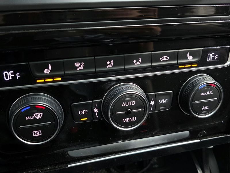 2015 Volkswagen Golf 2.0 TDI photo 16