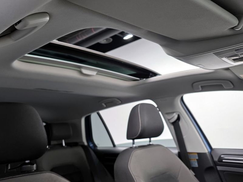 2015 Volkswagen Golf 2.0 TDI photo 17