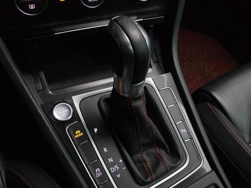 2016 Volkswagen Golf 2.0 GTI photo 9