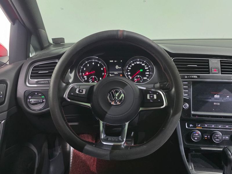 2016 Volkswagen Golf 2.0 GTI photo 13